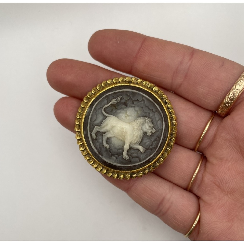 Vintage Cameo Brooch Lion Round Pin - Picture 3 of 5
